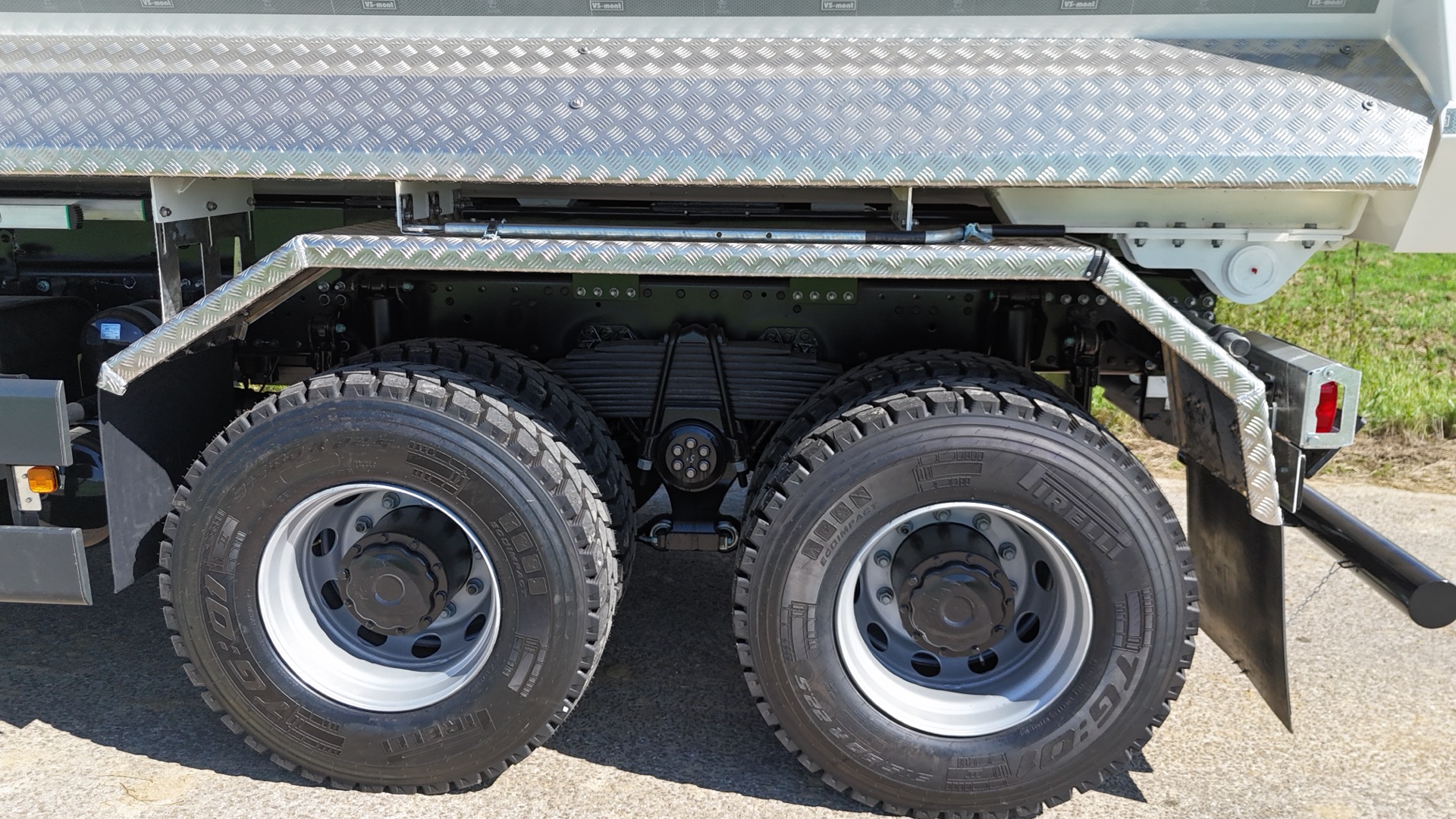 Rear aluminum mudguards
