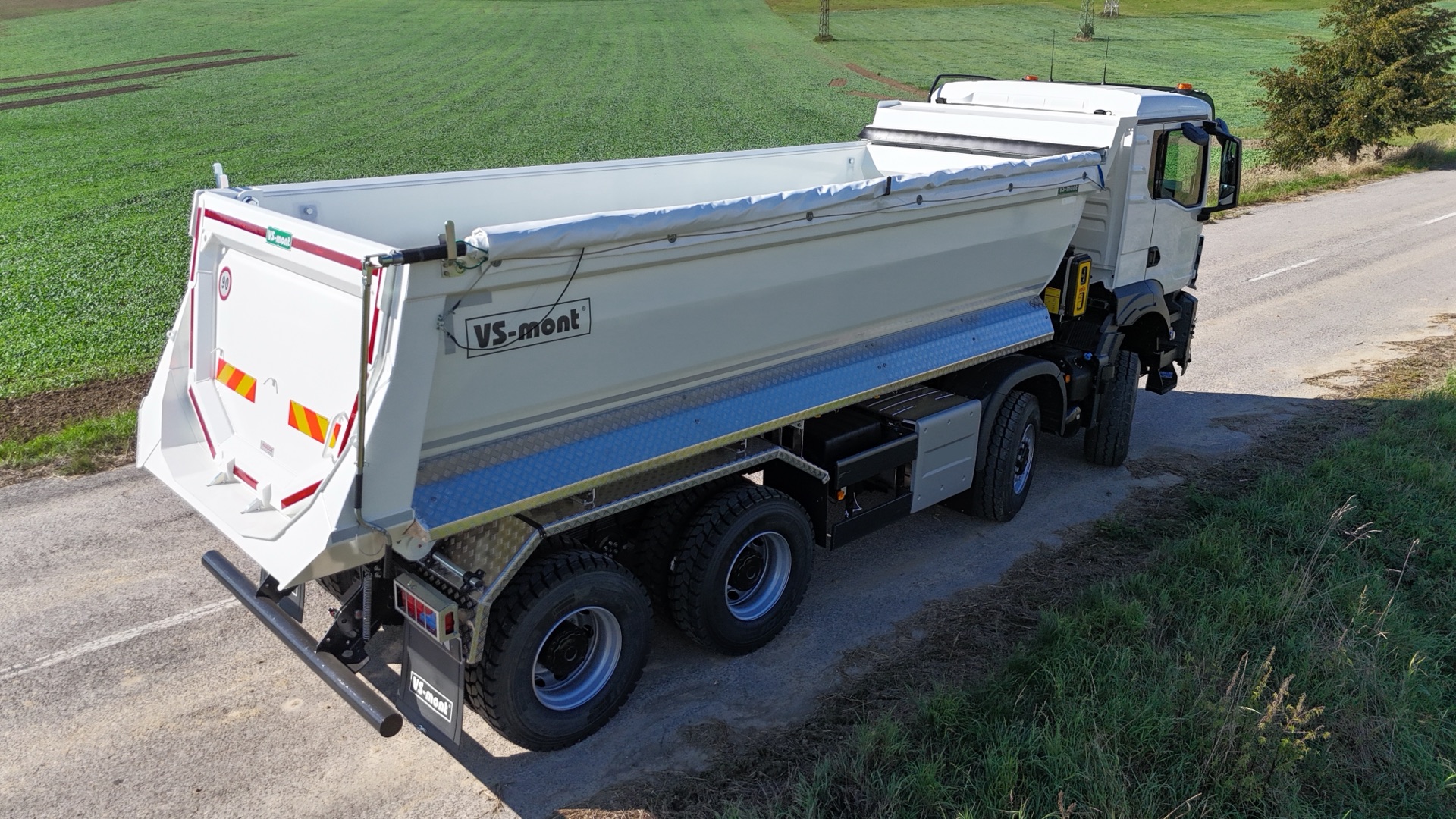 Tarpaulin system to the side