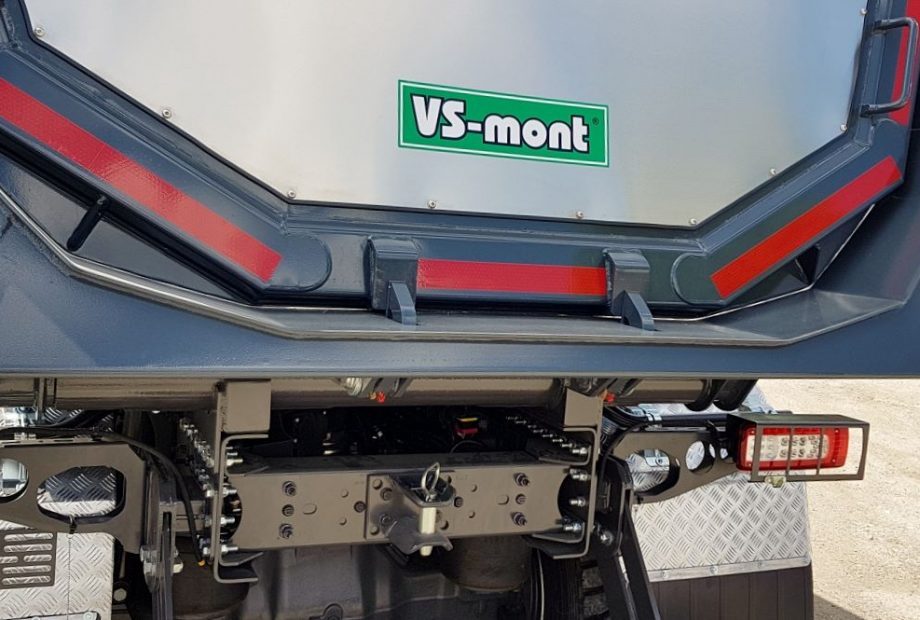 Rear discharge lip
